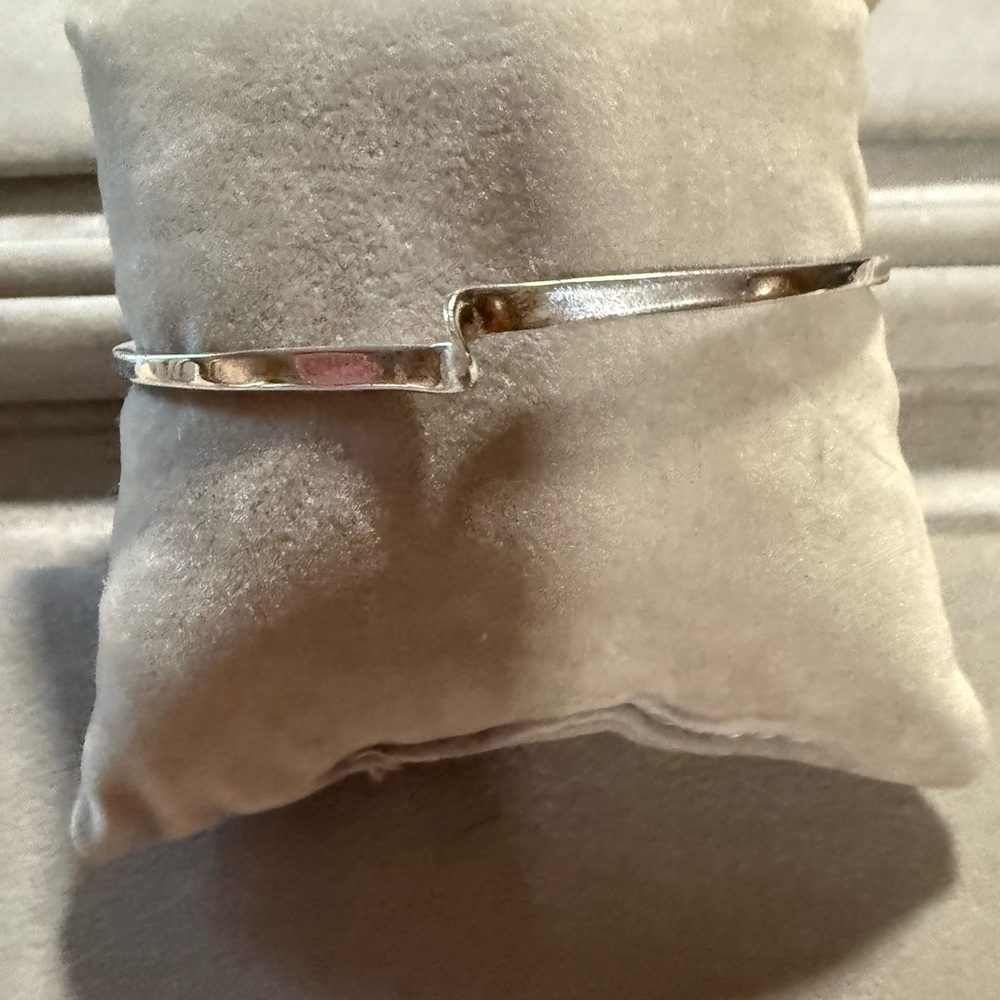 Elegant 925 Sterling Silver Women's Wave Bracelet
